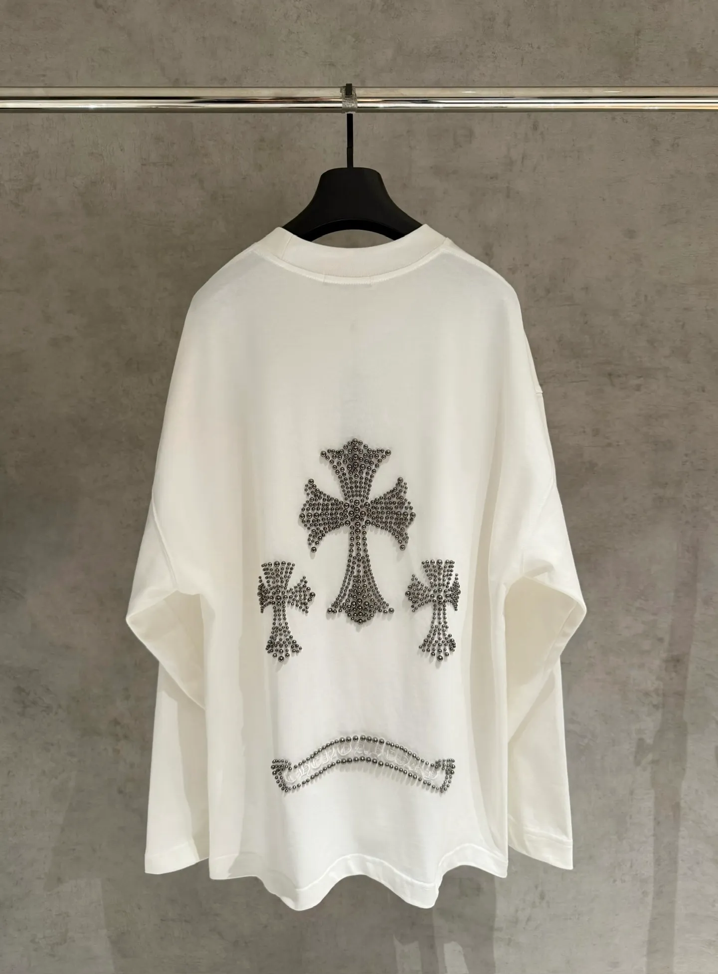 🅿️350 [Strict quality control] CH Croixin's new long-sleeved sweatshirt T-shirt. Heavy 420g double yarn fabric. Beaded on the front. Wash the whole garment twice. Frayed and torn on all four sides. Heavy fabric. The neckline is made of icy Salona. Loose fit. Deep, wide and stylish. No deformation or shrinkage. Color: 3 colors, black, white and gray. Size: M-2xl